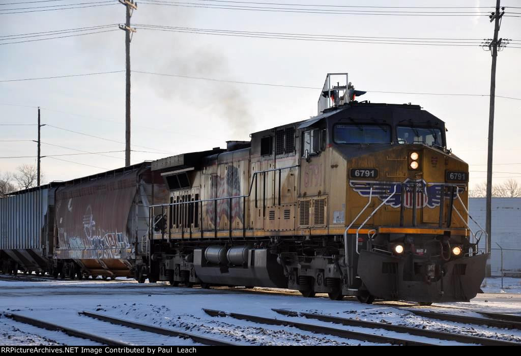 Westbound grain train leaves the yard